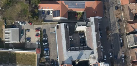 Sátoraljaújhely, épületek és parkoló